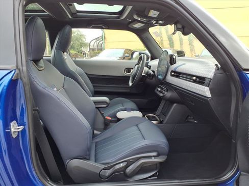 Used 2025 MINI Cooper 2-Door Hardtop image 17