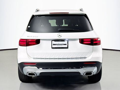 New 2026 Mercedes-Benz GLB 250 image 3