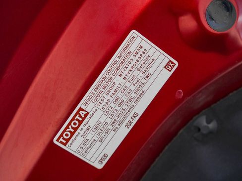 Used 2021 Toyota Highlander LE image 29