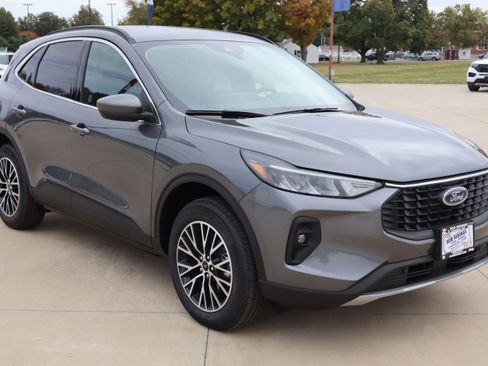 New 2025 Ford Escape SE image 3