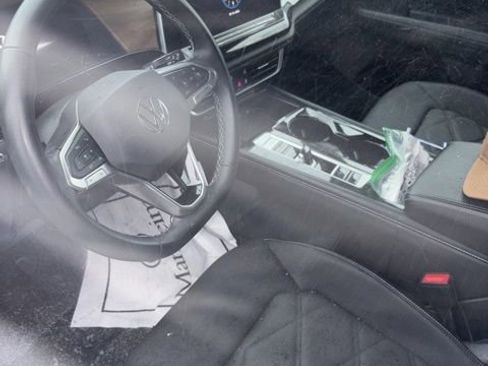 Used 2024 Volkswagen Atlas SE image 7