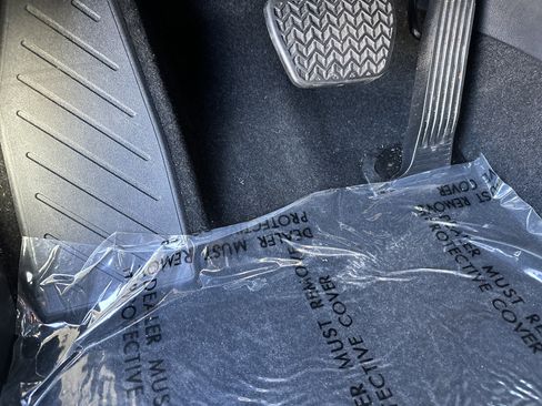 Used 2025 Toyota RAV4 SE image 17