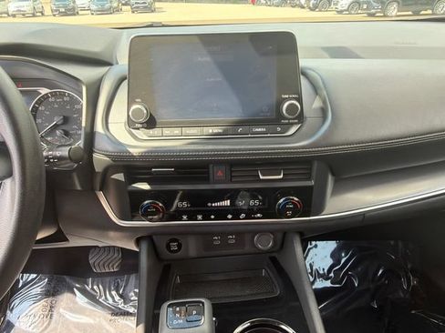 Used 2024 Nissan Rogue SV FWD image 32