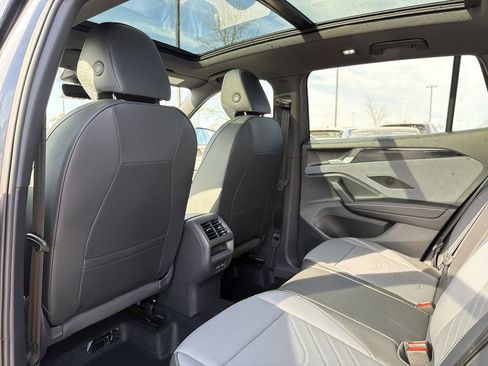 New 2026 Volkswagen Tiguan SE R-Line FWD image 12