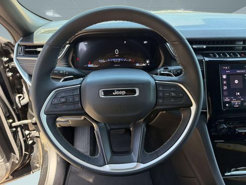 Used 2025 Jeep Grand Cherokee Altitude AWD/4WD image 11