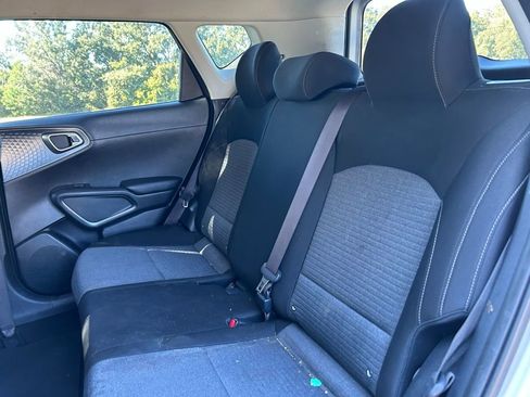 Used 2020 Kia Soul S image 12