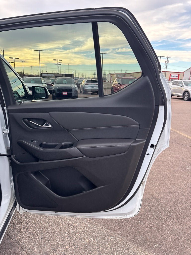 Used 2022 Chevrolet Traverse Premier AWD/4WD image 22
