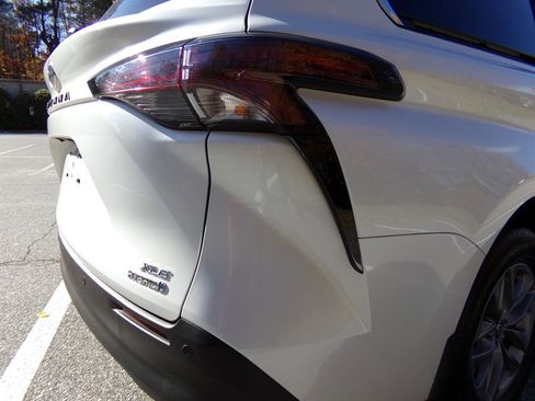 Used 2024 Toyota Sienna XLE image 10