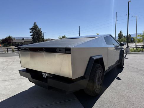 Used 2024 Tesla Cybertruck AWD Crew Cab image 8