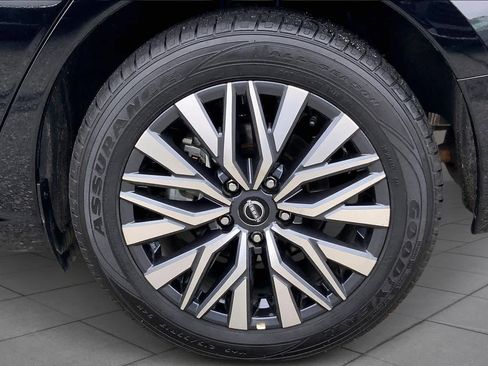 Used 2025 Nissan Altima 2.5 SV image 11