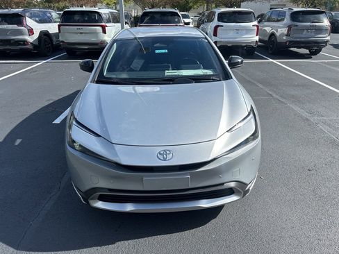 New 2026 Toyota Prius SE image 2