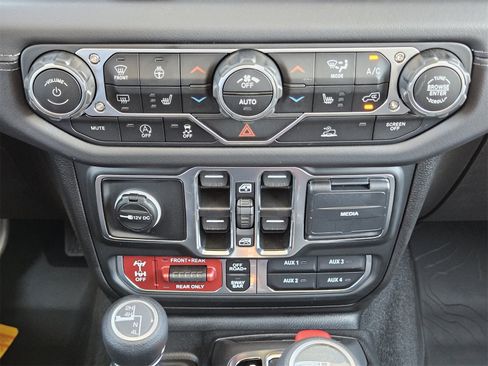 New 2025 Jeep Gladiator Rubicon w/ Convenience Group image 20