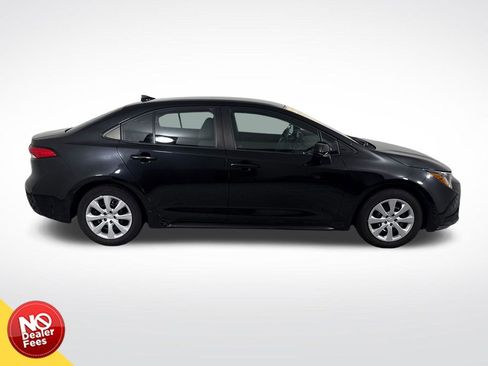 Used 2022 Toyota Corolla LE FWD image 2