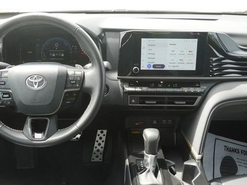 Used 2025 Toyota Camry SE image 14