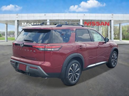 New 2026 Nissan Pathfinder Platinum FWD image 4