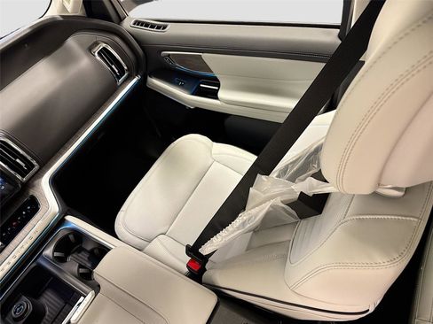 New 2026 Ford Expedition Platinum image 24