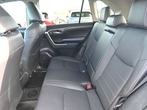 Used 2023 Toyota RAV4 XLE Premium image 15
