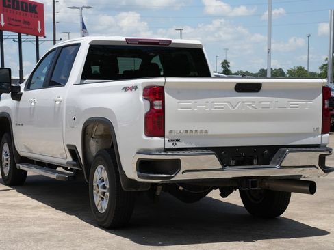Used 2025 Chevrolet Silverado 2500 LT w/ Convenience Package AWD/4WD image 4