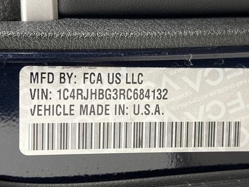 Used 2024 Jeep Grand Cherokee Limited w/ Black Appearance Package image 41