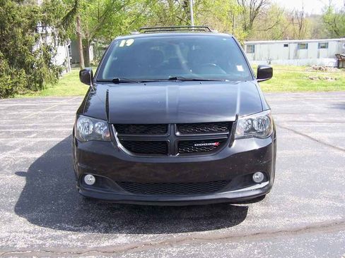 Used 2019 Dodge Grand Caravan GT image 3