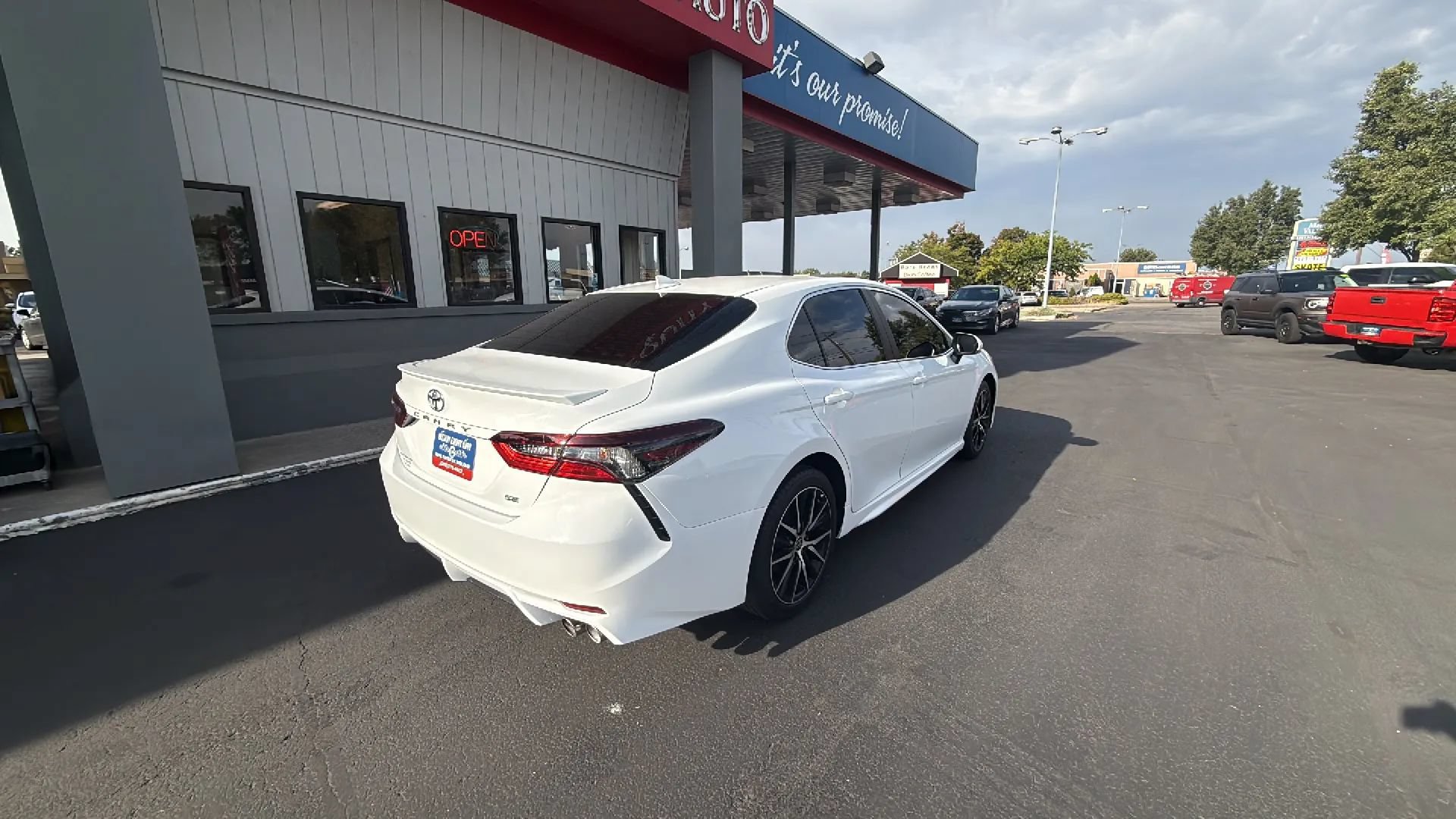 Used 2024 Toyota Camry SE FWD image 6