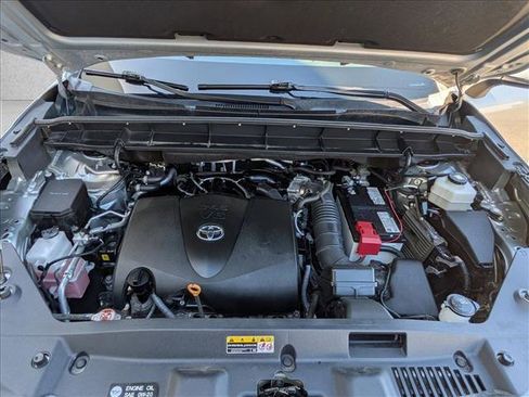 Used 2022 Toyota Highlander XLE AWD/4WD image 24