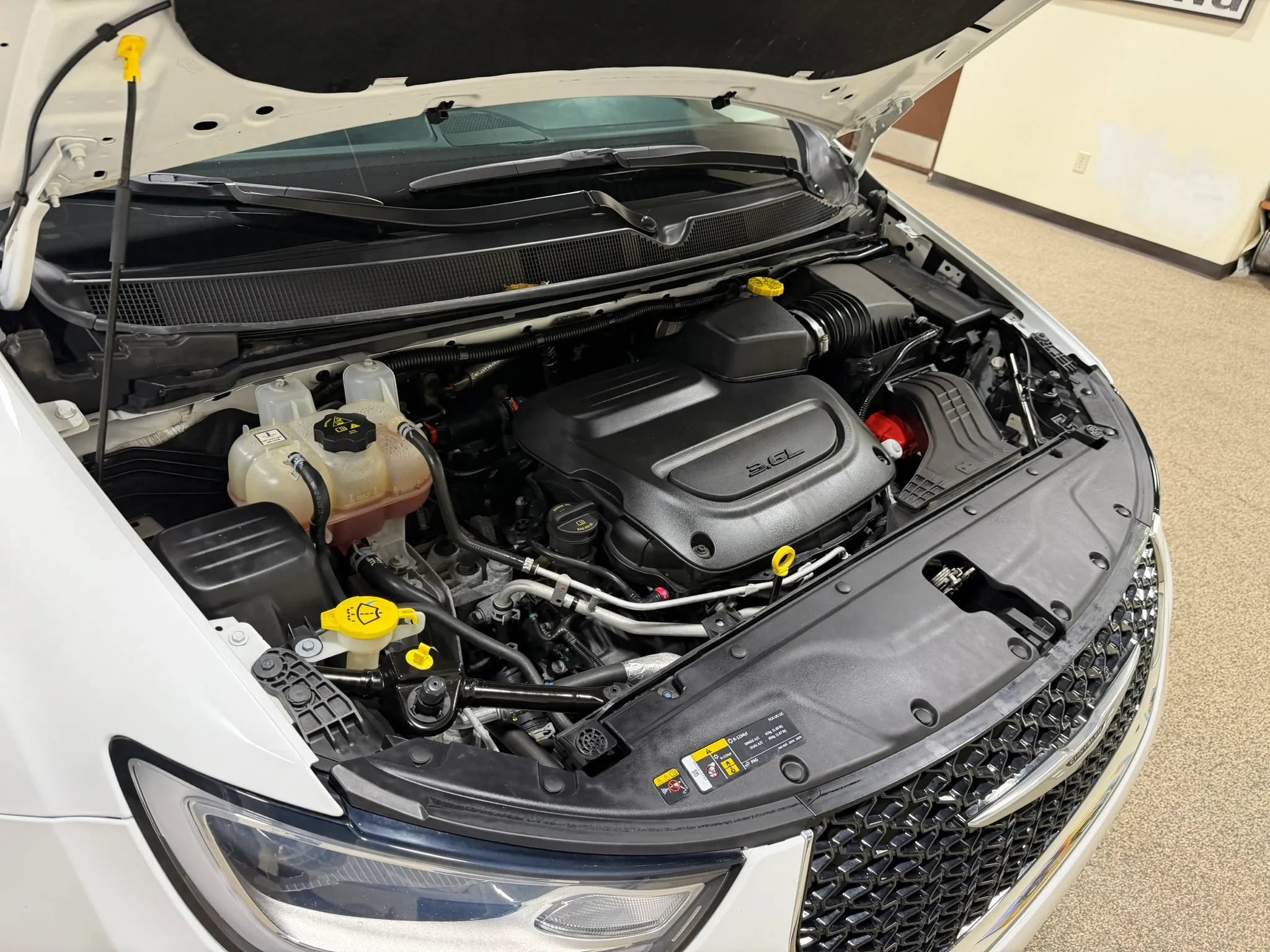 Used 2023 Chrysler Pacifica Touring-L FWD image 57