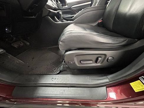 Used 2015 Toyota Highlander XLE image 31