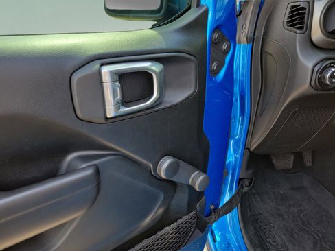 Used 2021 Jeep Gladiator Sport image 7