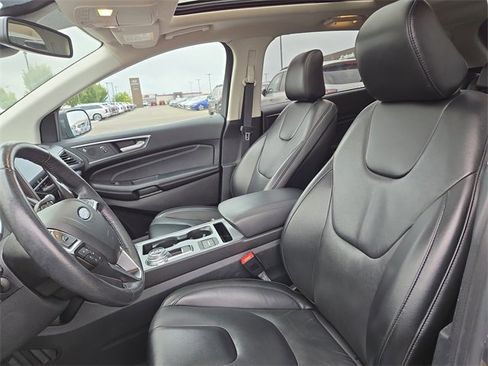 Used 2021 Ford Edge Titanium image 24