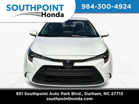 Used 2023 Toyota Corolla LE FWD image 2