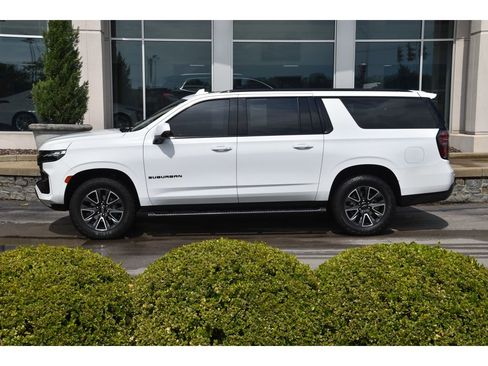 Used 2024 Chevrolet Suburban Z71 w/ Luxury Package AWD/4WD image 7