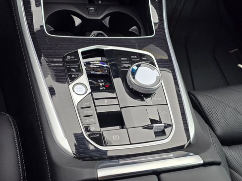 New 2026 BMW X5 xDrive50e w/ Executive Package image 23