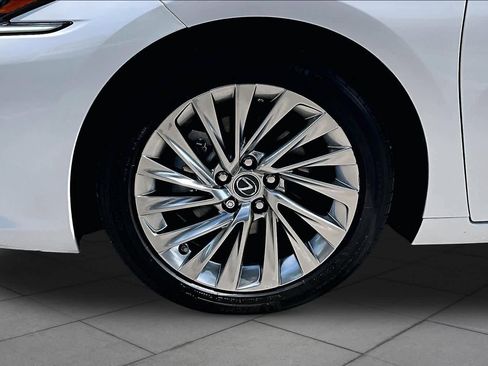 Used 2023 Lexus ES 300h Ultra Luxury w/ Accessory Package (Z1) FWD image 11