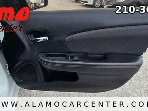 Used 2013 Dodge Avenger SE image 17