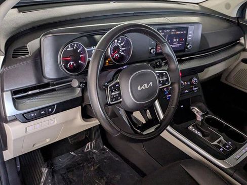 Used 2023 Kia Carnival LX FWD image 10