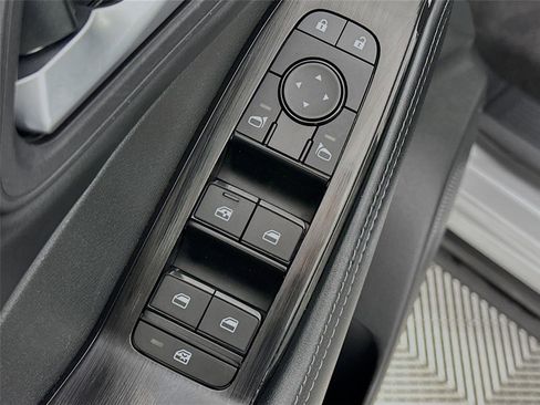 Used 2024 Nissan Rogue SV image 18