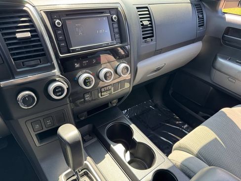 Used 2019 Toyota Sequoia SR5 AWD/4WD image 29