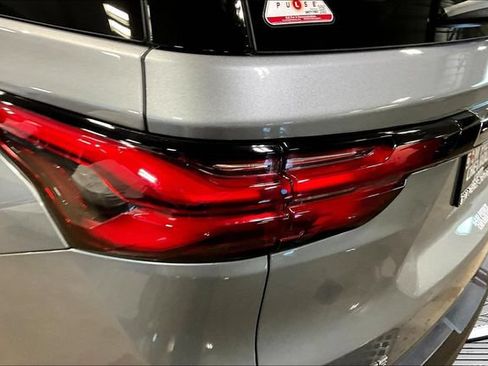 Used 2023 Chevrolet Traverse LT FWD image 21