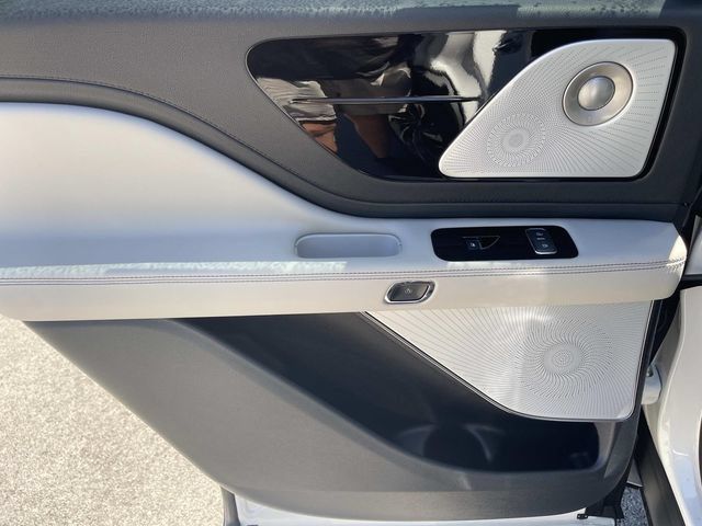 New 2026 Lincoln Aviator Reserve AWD/4WD image 19