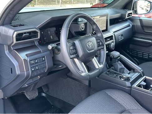 Used 2025 Toyota 4Runner SR5 AWD/4WD image 22