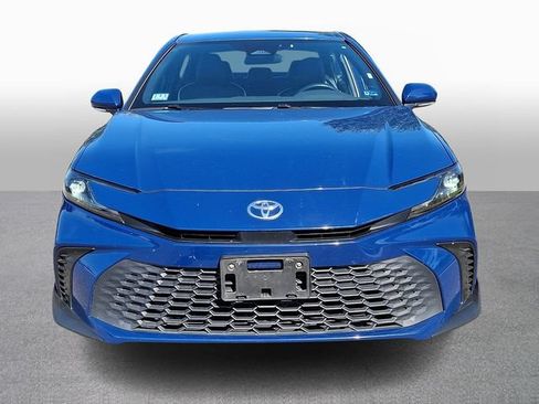 Used 2025 Toyota Camry SE FWD image 2