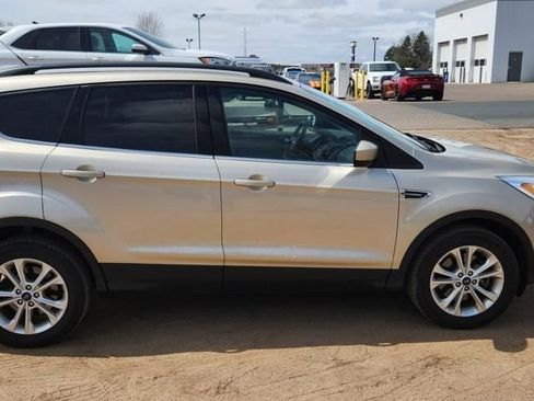 Used 2018 Ford Escape SE image 3