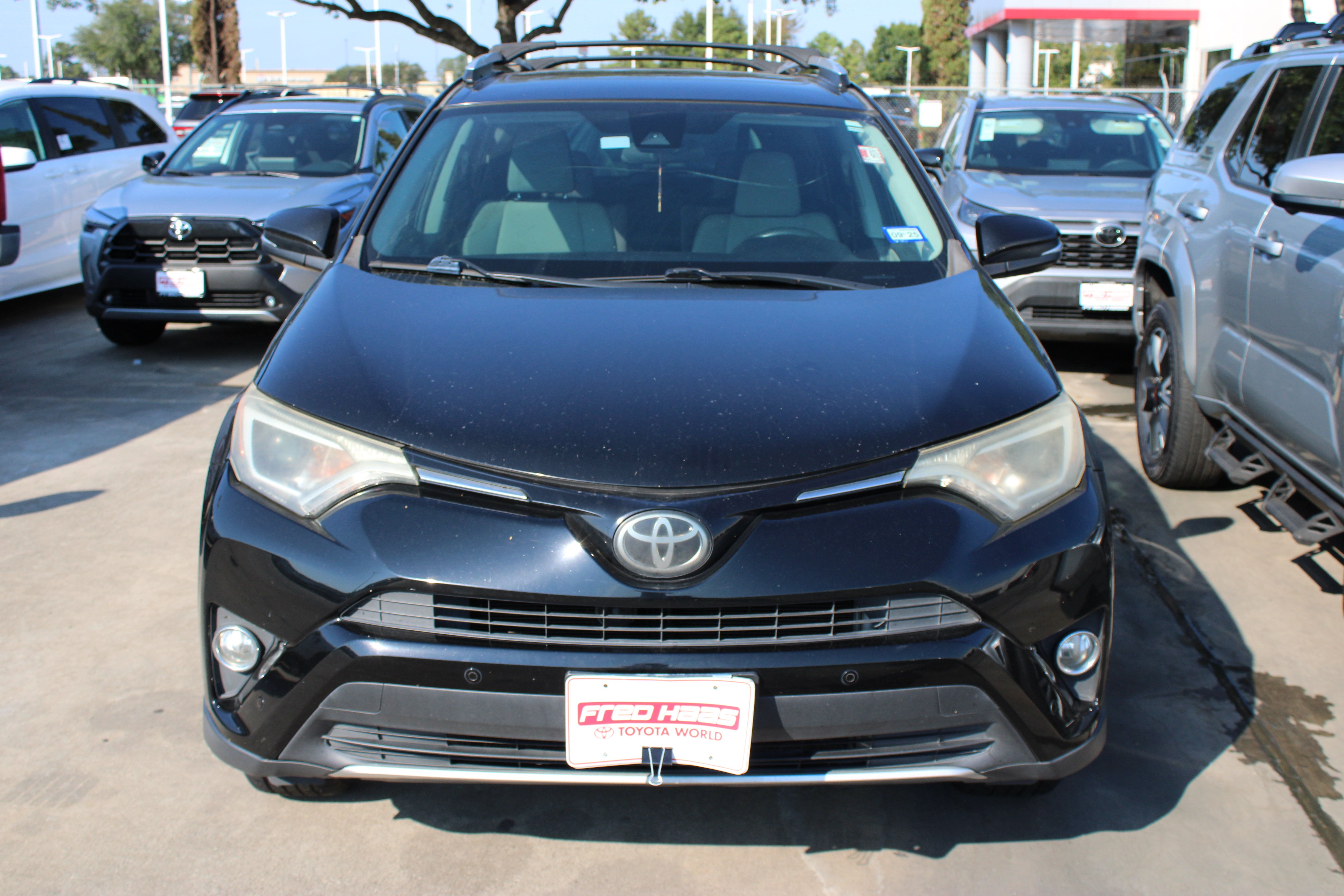 Used 2016 Toyota RAV4 XLE w/ Convenience Package FWD image 4