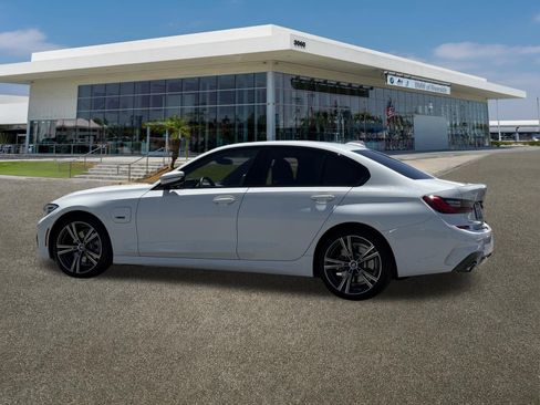 Used 2022 BMW 330e w/ M Sport Package RWD image 7