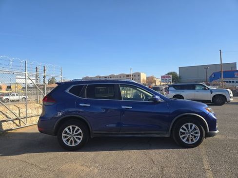 Used 2020 Nissan Rogue SV image 2