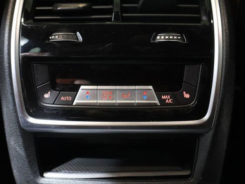 Used 2021 BMW X7 M50i image 19