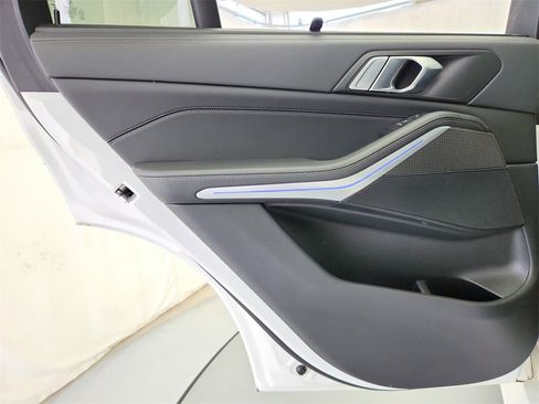 Used 2022 BMW X5 M50i image 29