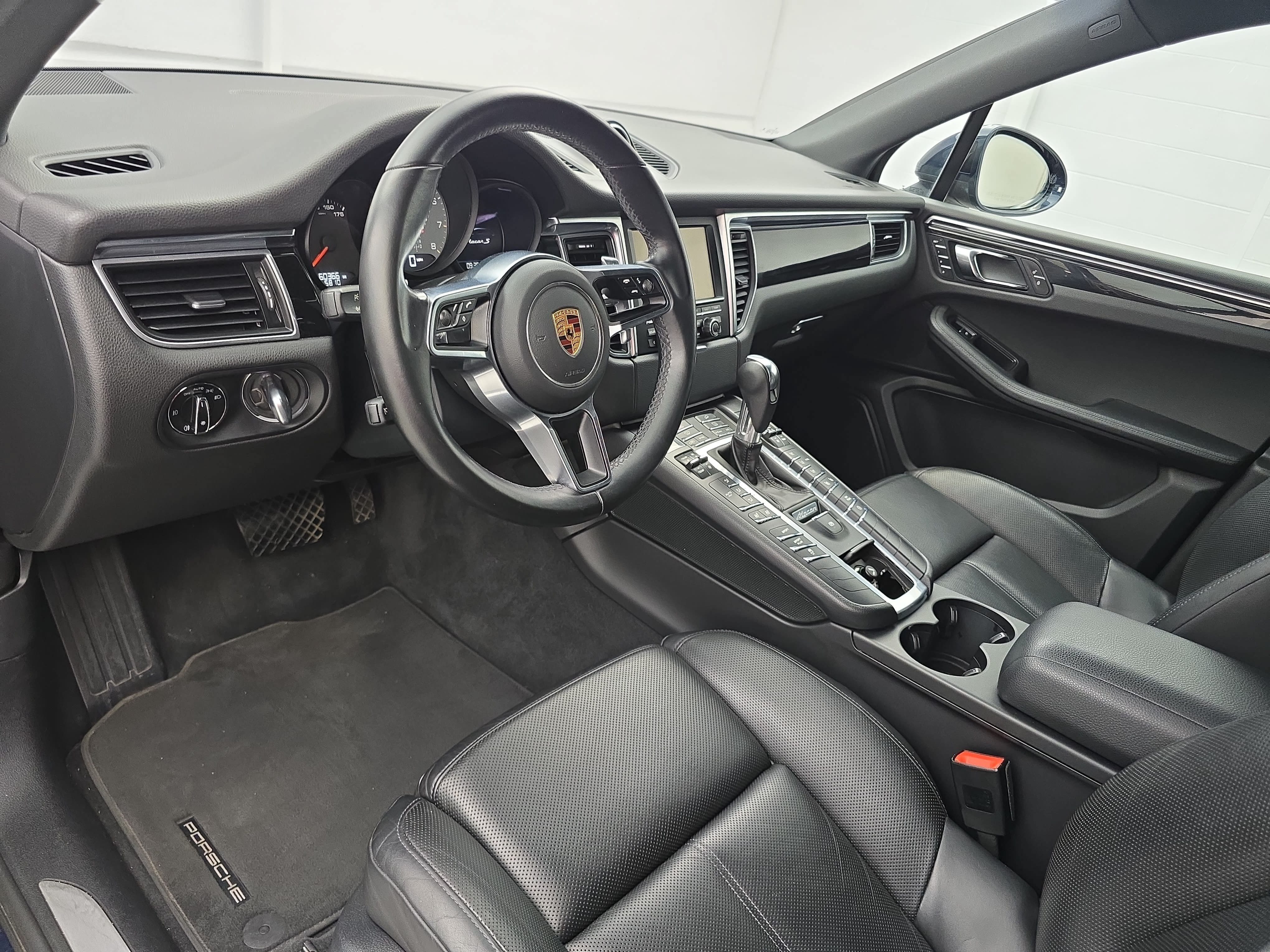 Certified 2016 Porsche Macan S AWD/4WD image 18
