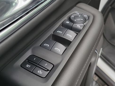 Used 2024 Chevrolet Tahoe Z71 w/ Luxury Package AWD/4WD image 10